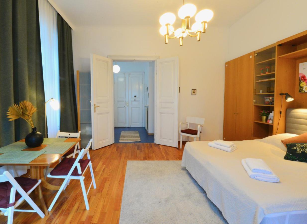 Apartament Charming With Balcony In Hip & Trendy Margareten *